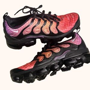 Nike Vibrant Women's Sneakers